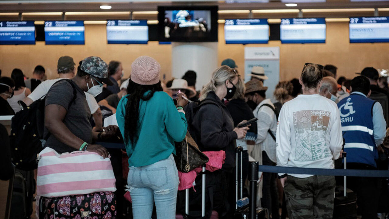 Cancelaciones en el aeropuerto de Cancún de vuelos a Florida por el huracán ‘Ian’