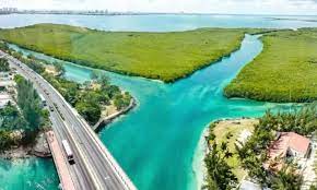 Puente sobre la laguna Nichupté también viola la ley