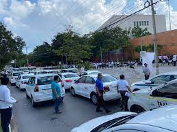 Taxistas protestan por entrada de Uber en Bacalar, Quintana Roo