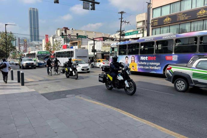 Policía de Monterrey inicia operativo de seguridad por compras de útiles escolares